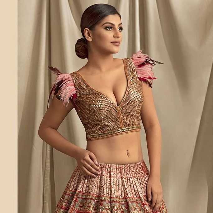 Yashika Anand wiki Biography Height DOB Movies images