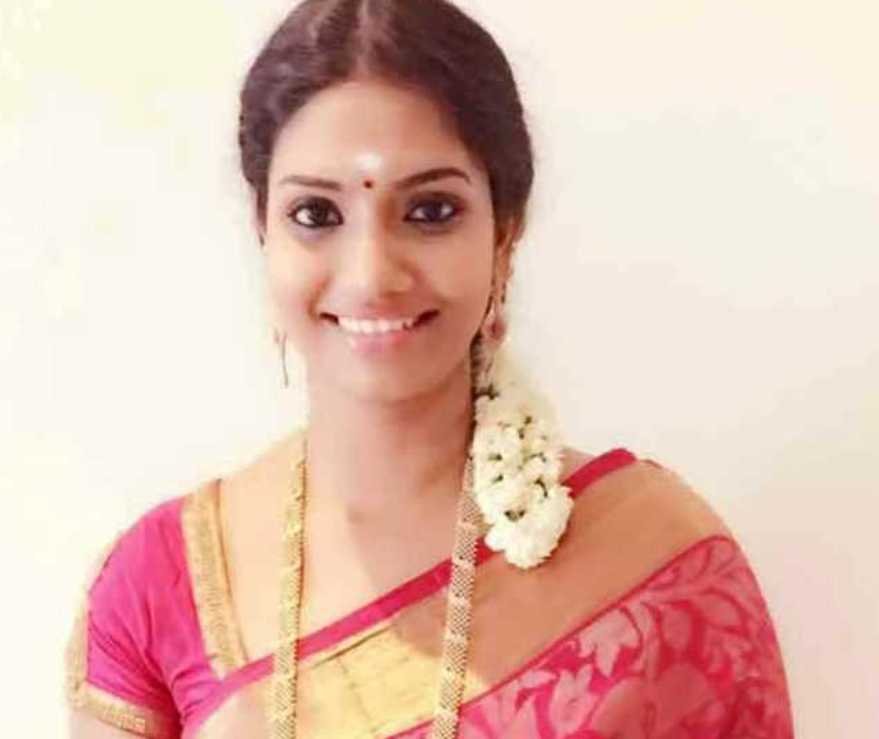 Tamil serial actress Krithika wiki Biography images
