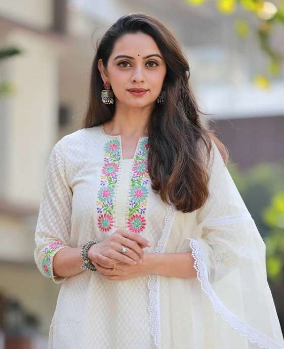 Shruti Marathe wiki Biography